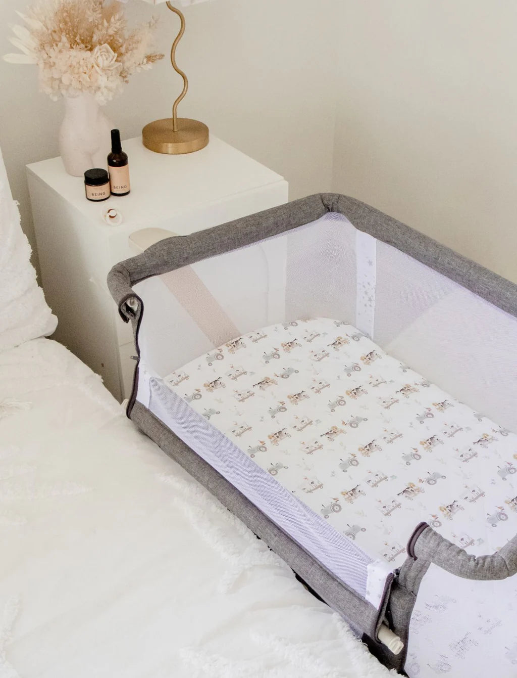 Bambella Designs / Co Sleeper/Change Mat Fitted Waterproof Sheet - Oakwood Farm