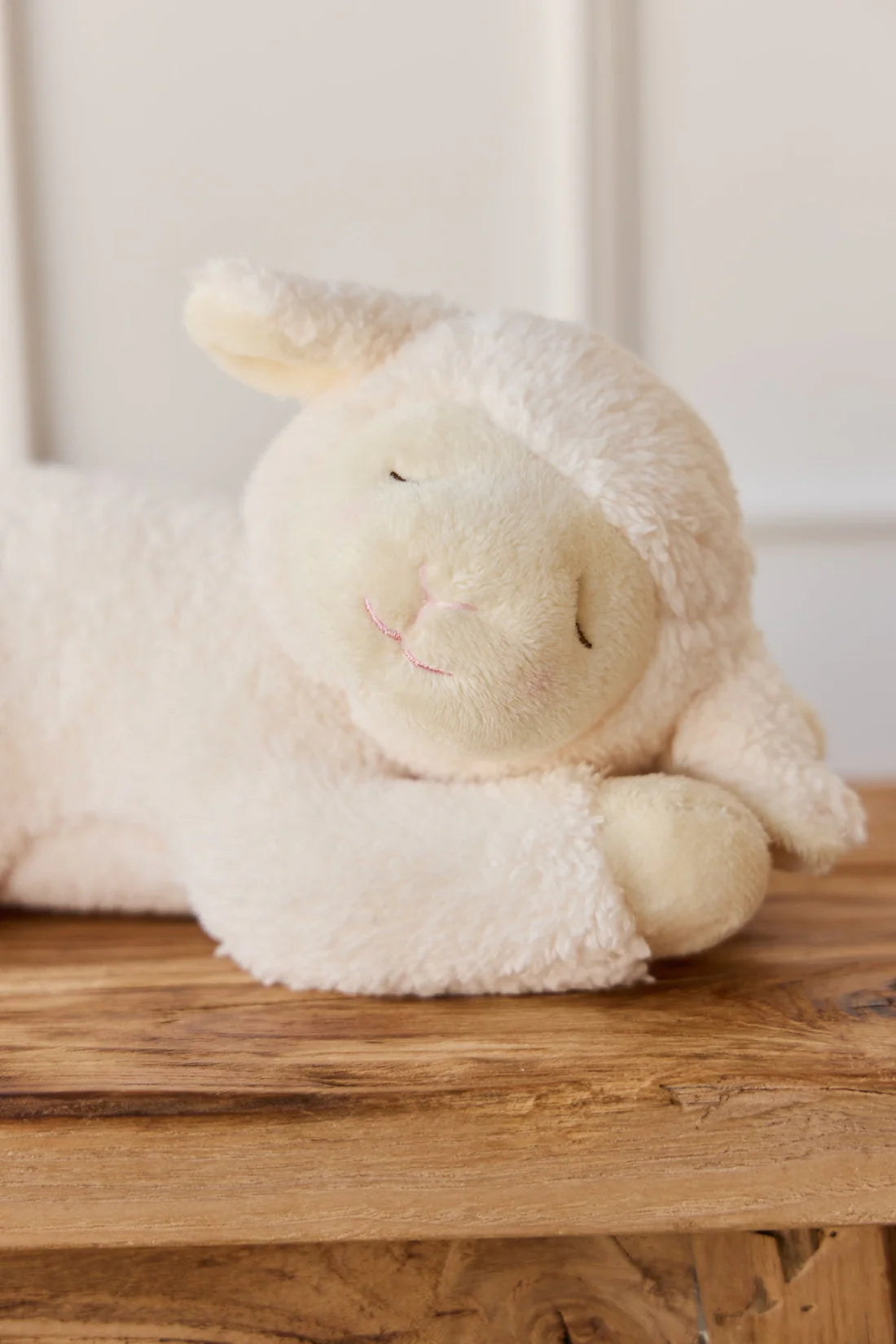 Jamie Kay / Snuggle Bunnies / 28cm Lambie