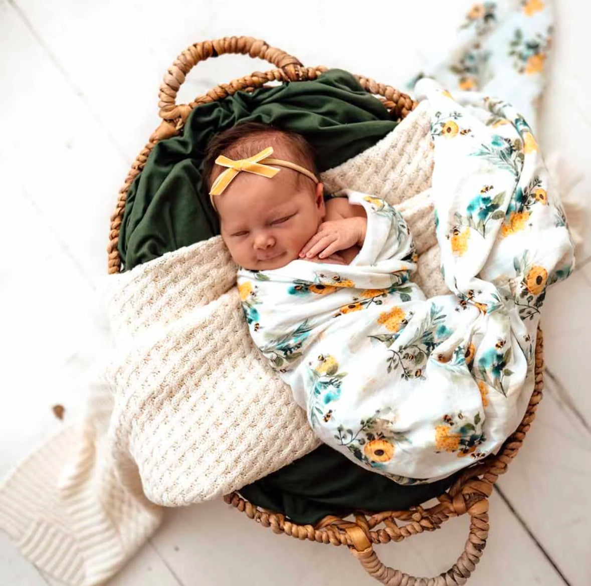 Snuggle Hunny / Muslin Wrap - Garden Bee
