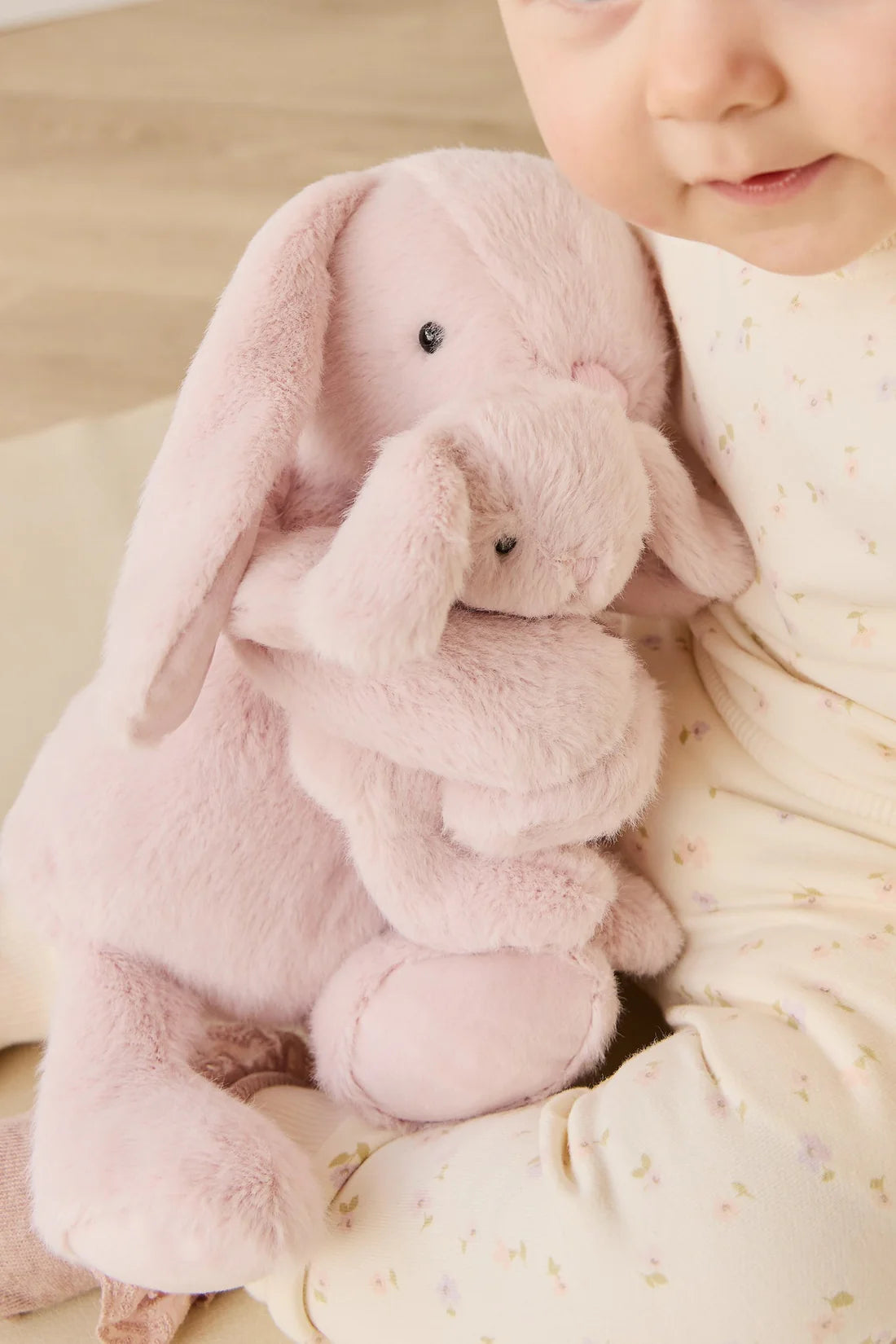 Jamie Kay / Snuggle Bunnies / Frankie the Hugging Bunny - Blossom
