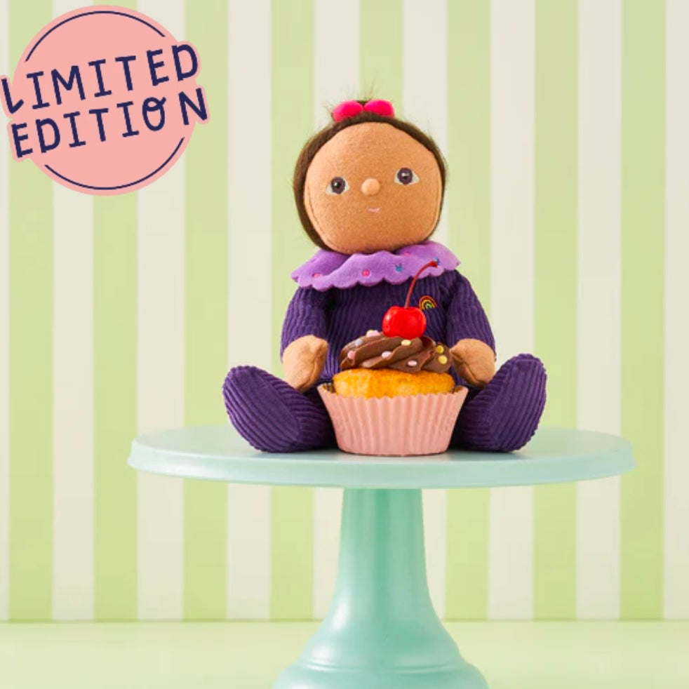 Olli Ella Dinky Dinkum Freya Frosting Doll Featuring Dark Purple Suit