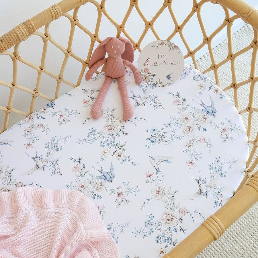 Snuggle Hunny / Fitted Bassinet Sheet - Sweet Swallows