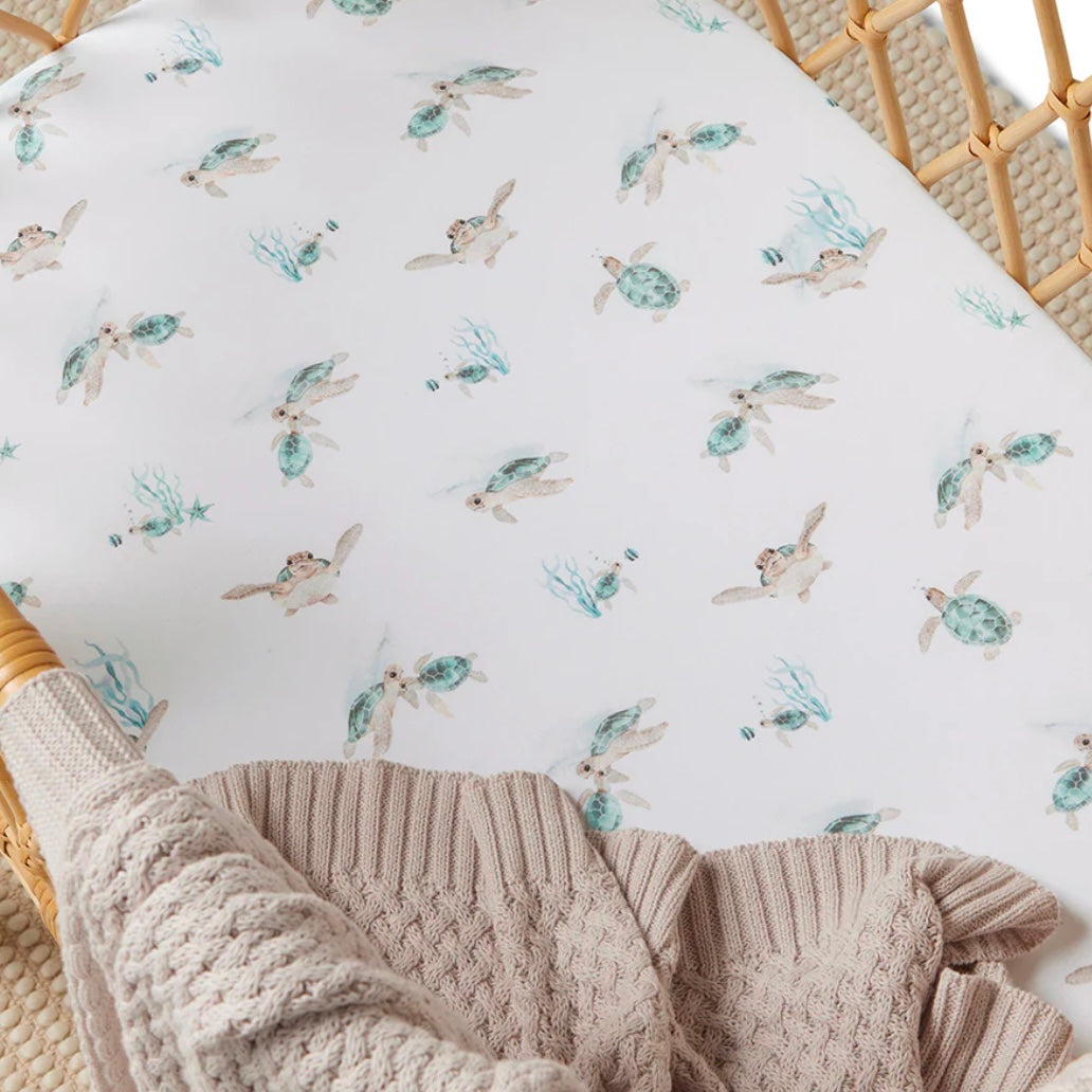 Snuggle Hunny / Fitted Bassinet Sheet - Turtle