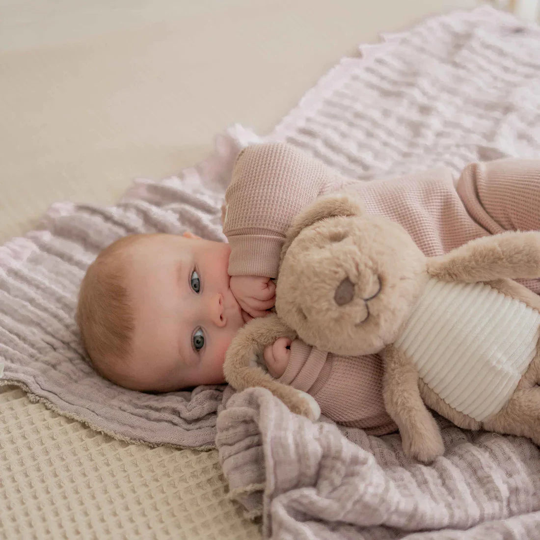 Heart Beat Comforter / Milo Rabbit