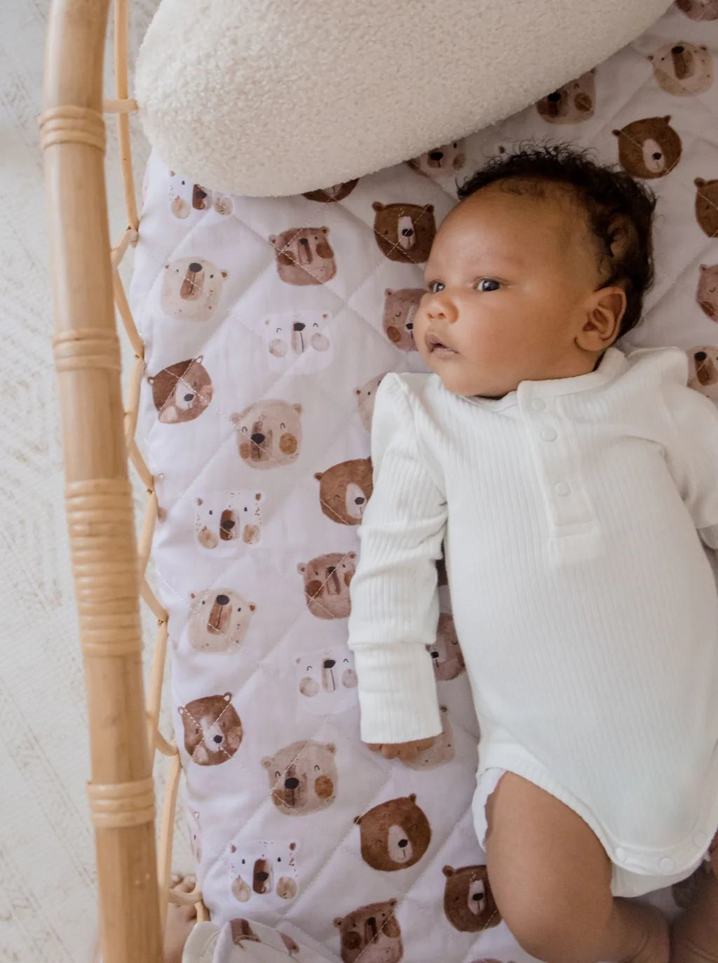 Bambella Designs / Waterproof Fitted Bassinet Sheet - Bear In There