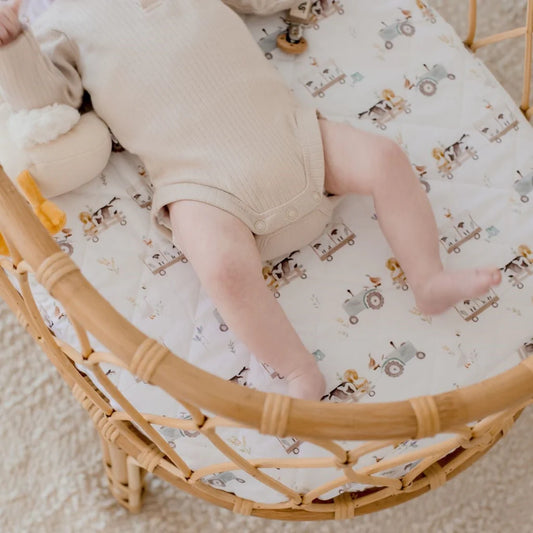 Bambella Designs / Waterproof Fitted Bassinet Sheet - Oakwood Farm