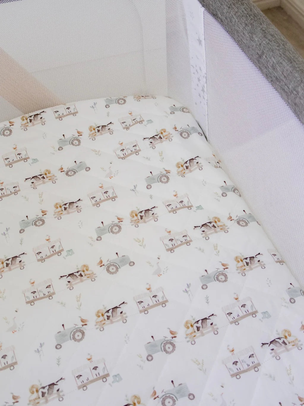 Bambella Designs / Co Sleeper/Change Mat Fitted Waterproof Sheet - Oakwood Farm