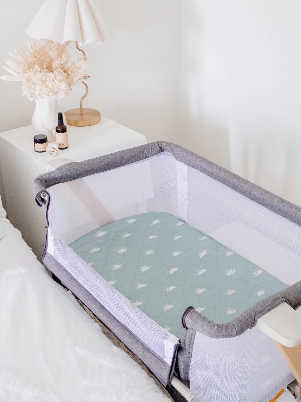 Bambella Designs / Co Sleeper/Change Mat Fitted Waterproof Sheet - Sage Sunshine