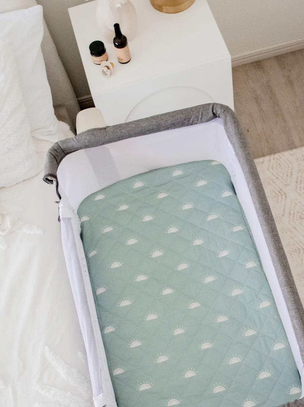 Bambella Designs / Co Sleeper/Change Mat Fitted Waterproof Sheet - Sage Sunshine