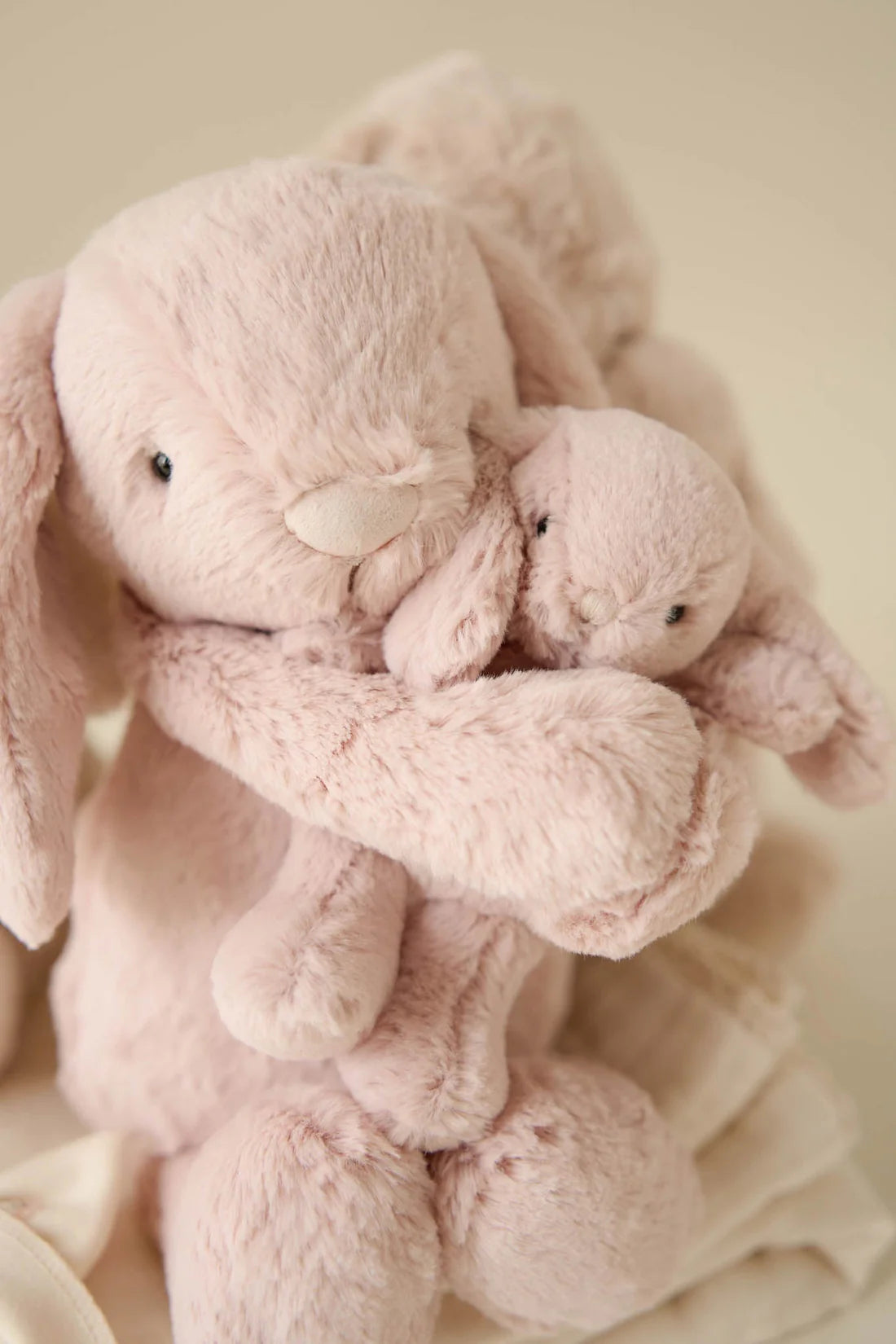 Jamie Kay / Snuggle Bunnies -Frankie the Hugging Bunny - Blush