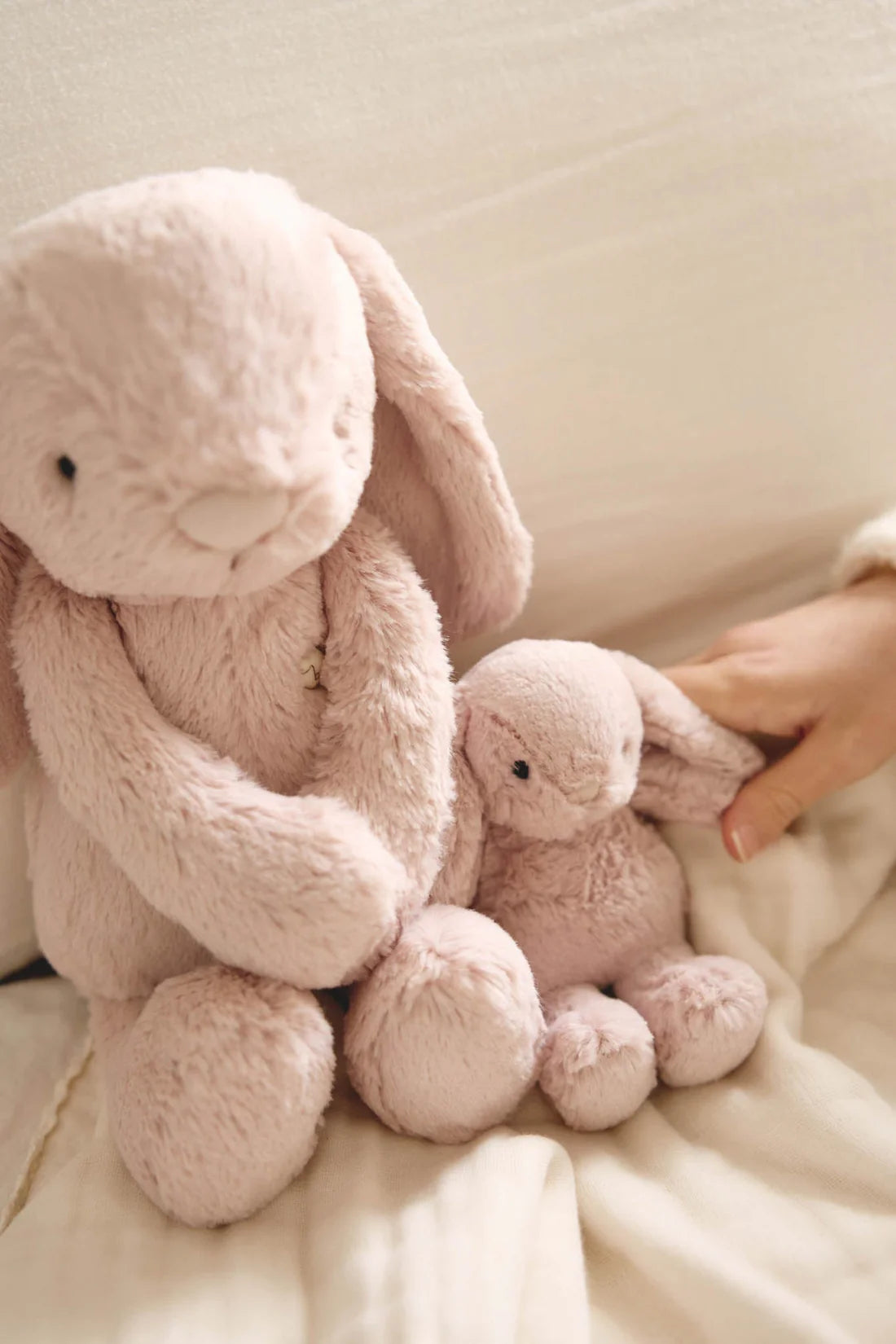 Jamie Kay / Snuggle Bunnies -Frankie the Hugging Bunny - Blush