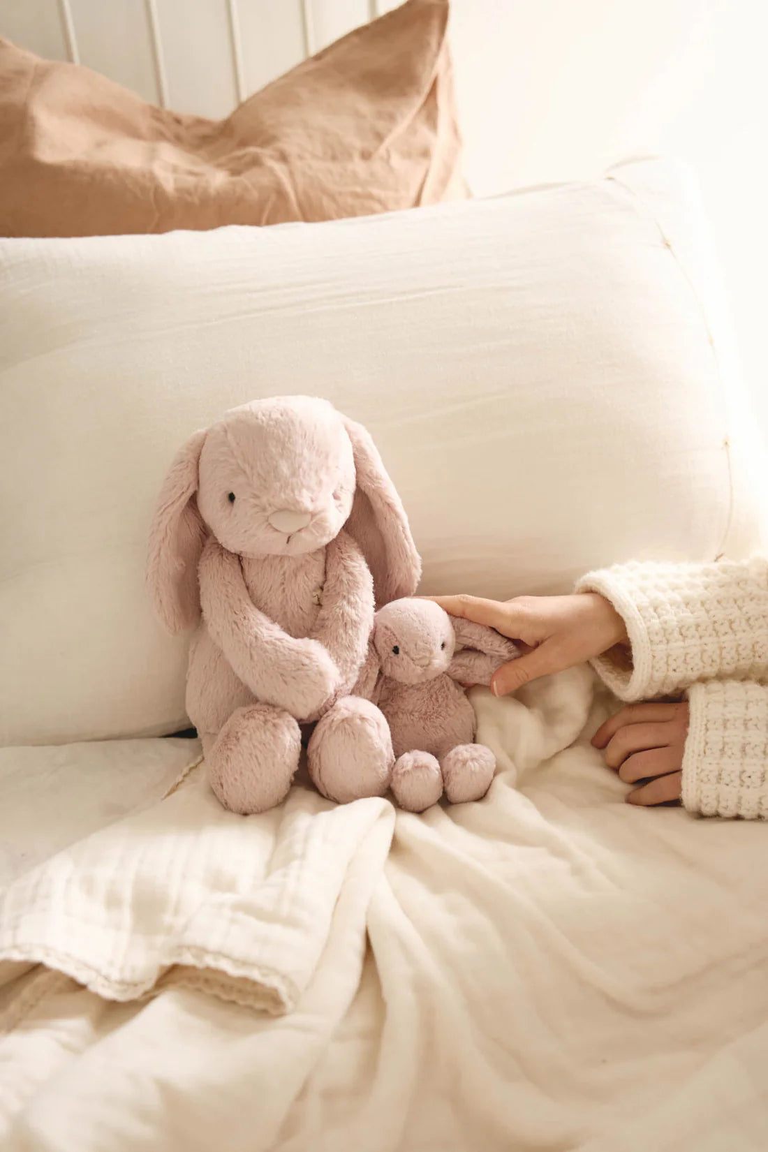 Jamie Kay / Snuggle Bunnies -Frankie the Hugging Bunny - Blush