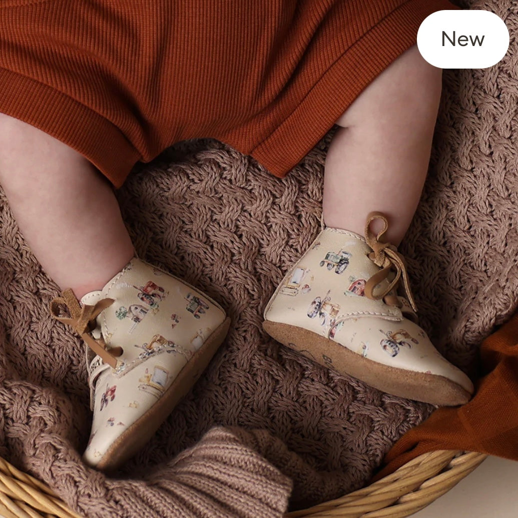 Snuggle Hunny X Bobux / Lace Up Shoes - Diggers & Tractors